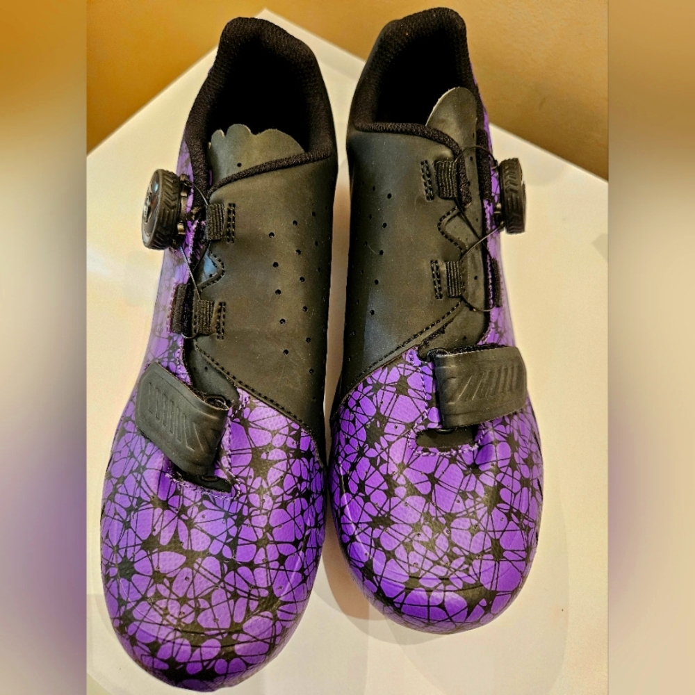 Scurtain Women's road bike shoes Purple and Black.